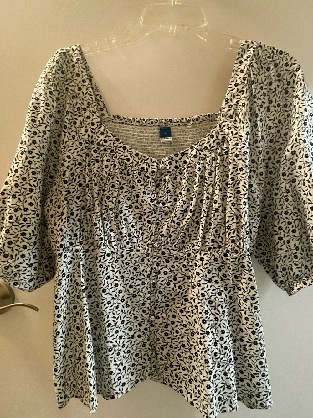 NWT Old Navy square neck puff sleeve smocked floral top / Size: Large